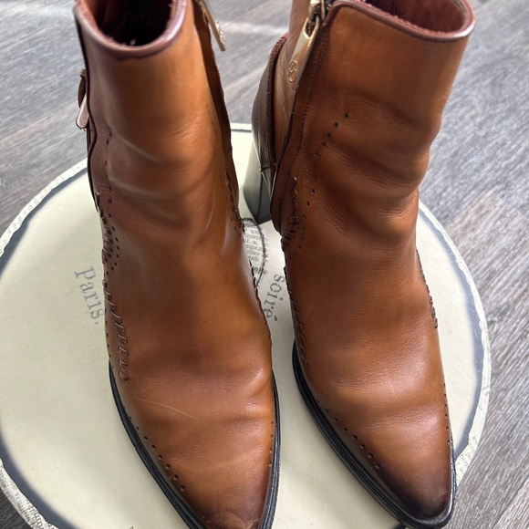 Franco Cuadra Booties used only twice. Beautiful elegant handmade leather. - Picture 2 of 5